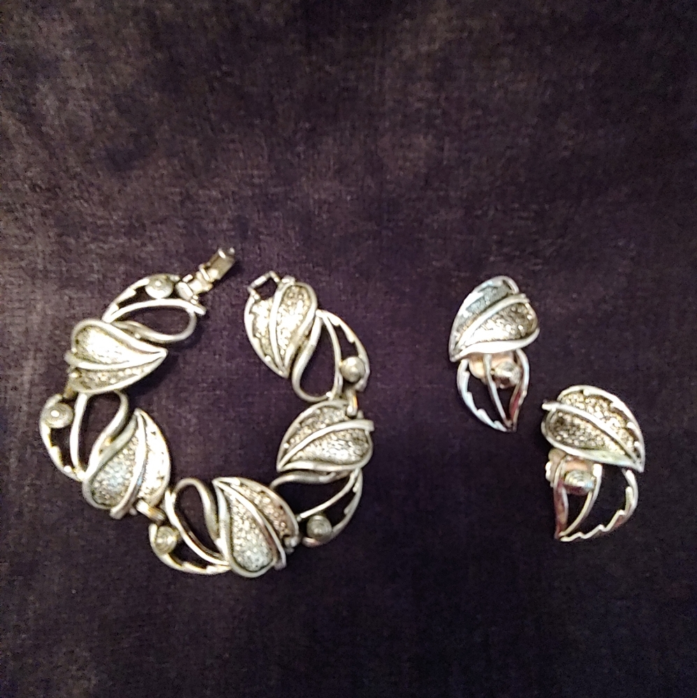 VTG.Sarah Coventry "Windsong" Bracelet/ER Set